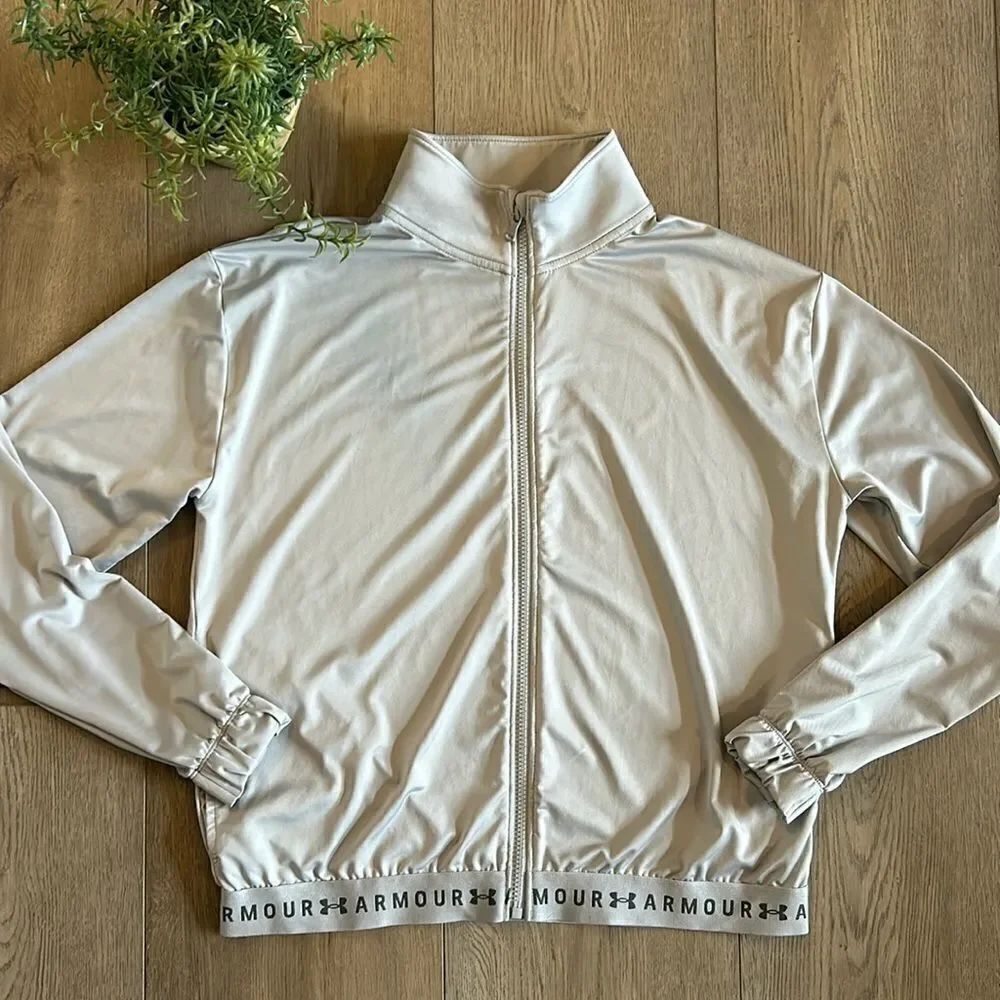 UNDER ARMOUR SUPER SOFT AND LIGHTWEIGHT JACKET GRAY SILVER SIZE WOMENS MEDIUM